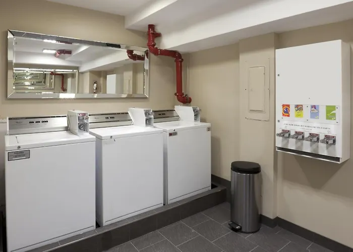 Le Cantlie SuitesHotel Montreal